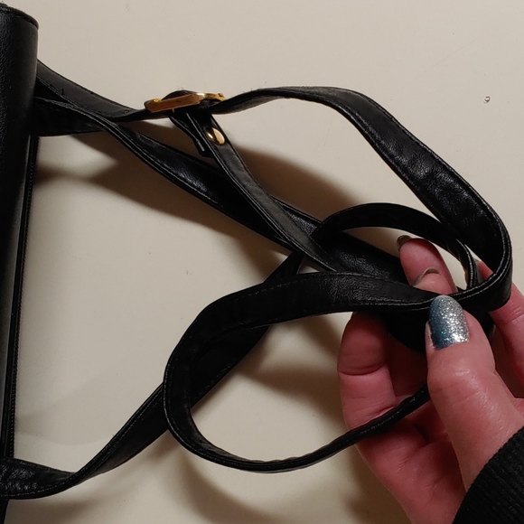 Vittoria Genuine Leather Crossbody Bag - Picture 10 of 17